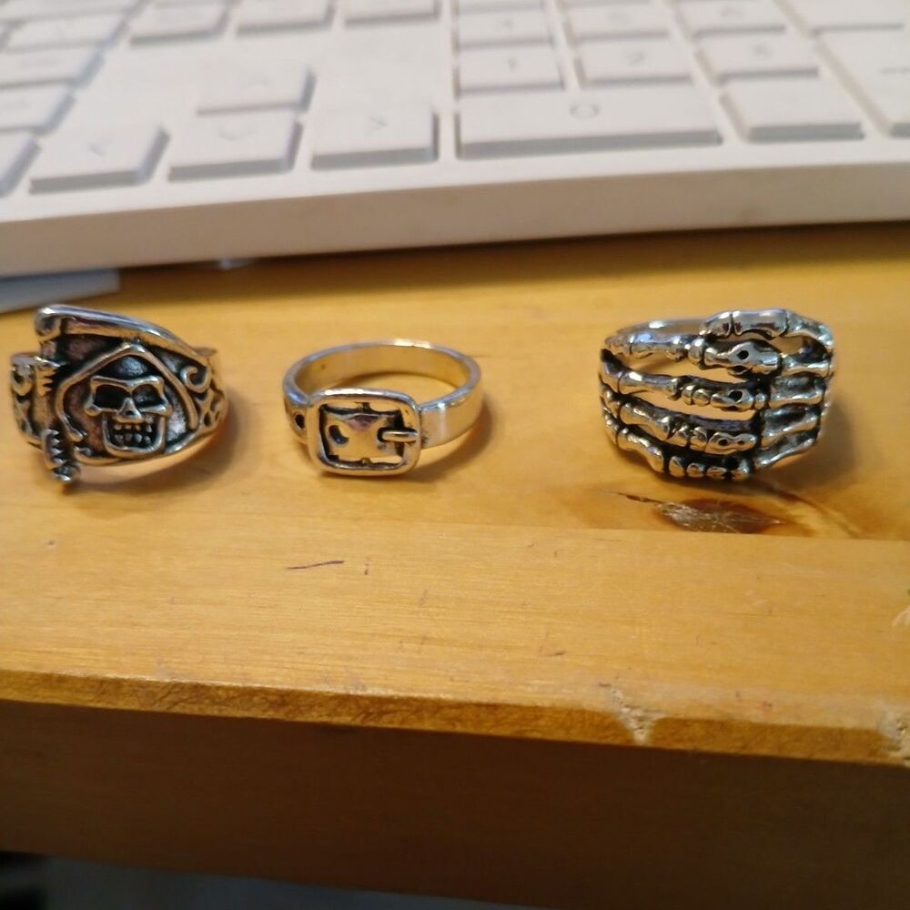 3 Silver-Toned Ring Set Pirate Skull Buckle Skeleton Hand Halloween
